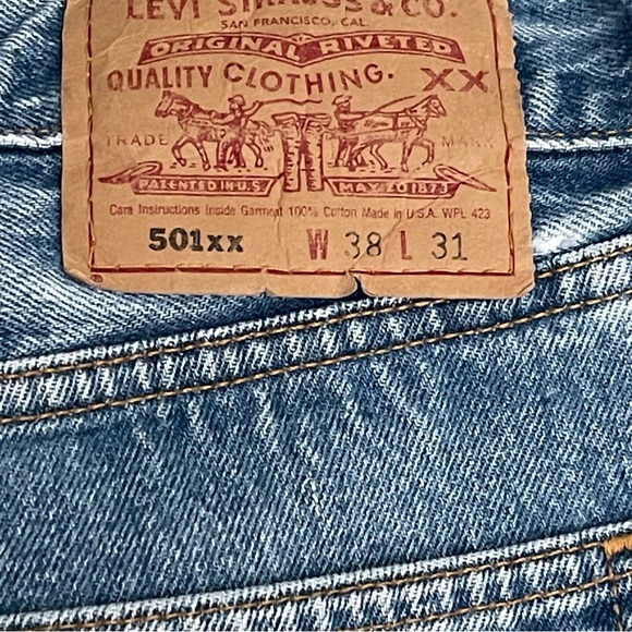 Levi's 501XX Men’s Jean Blue Button Fly Vintage Size W38 L31
WPL 423 USA Levi's - Picture 4 of 6